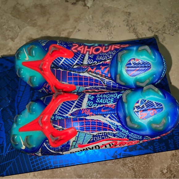 Limited Edition Jadon Sancho Nike Mercurial Superfly - Picture 8 of 8